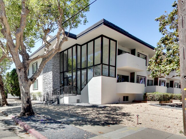 Building Photo - 1504 Newlands Ave