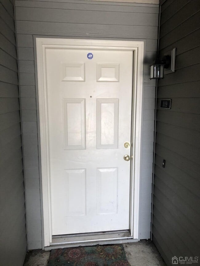 Building Photo - 1019 Ravens Crest Dr