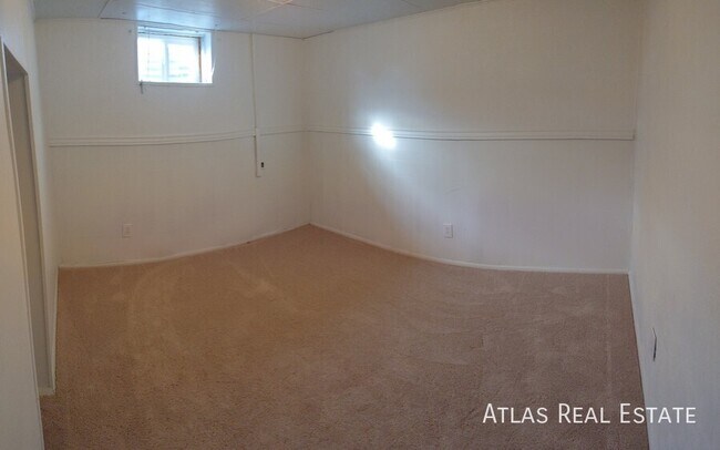 Building Photo - 8898 Circle Dr