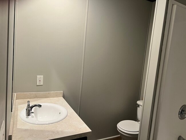 Building Photo - 3519 Loveside Terrace