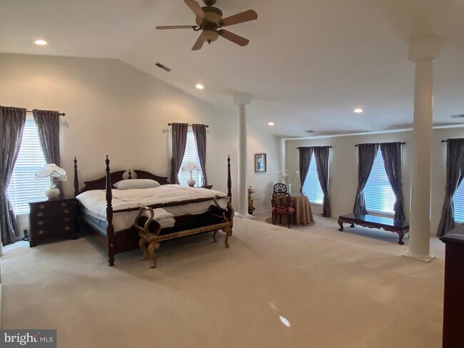 Building Photo - 42084 Bear Tooth Dr