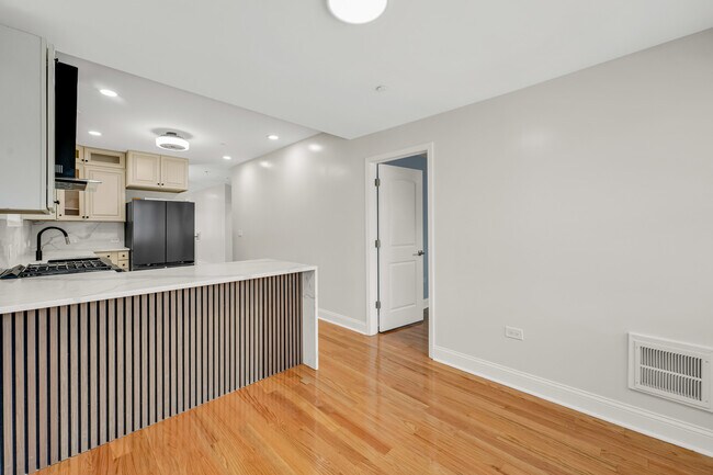 Building Photo - 1115 N Taylor Ave