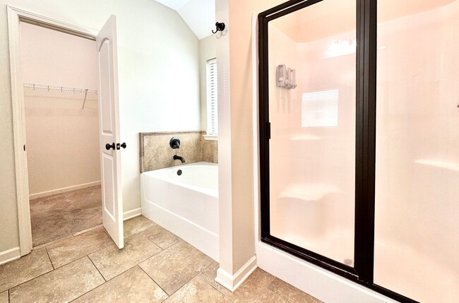 Building Photo - Move-In Ready 3 Bed, 2 Bath Home in Prairi...