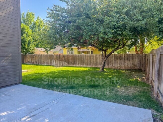 Building Photo - 3420 N Oakstone Ave