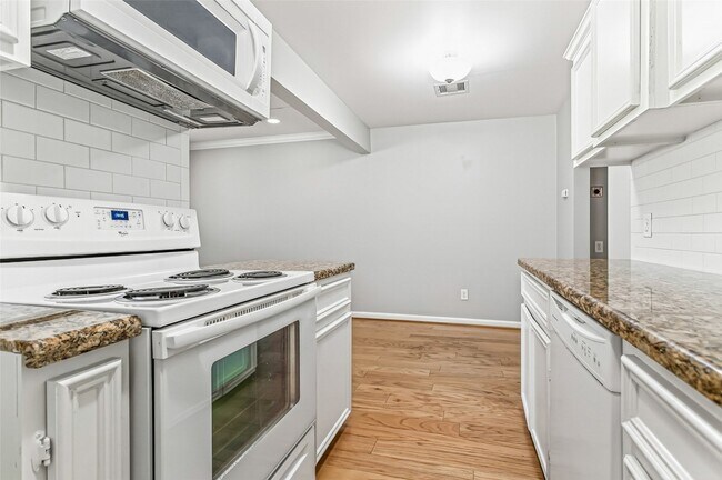 Building Photo - 4931 Junius St