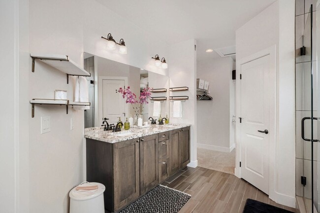 Building Photo - Bright & Inviting Home | Access to All