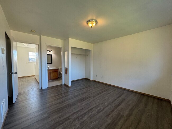 Building Photo - BH T 1335