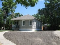 Building Photo - Three Bedroom / One Bathroom Townhome