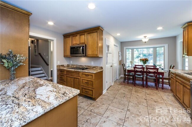 Building Photo - 8511 Viking Dr