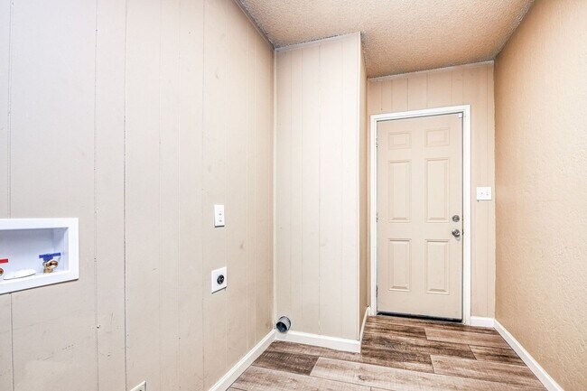 Building Photo - 5780 N 8th St