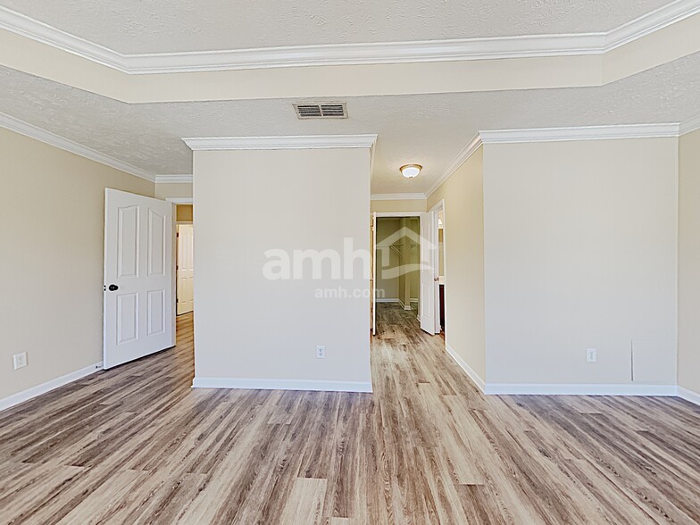 Building Photo - 1056 Lakewalk Dr