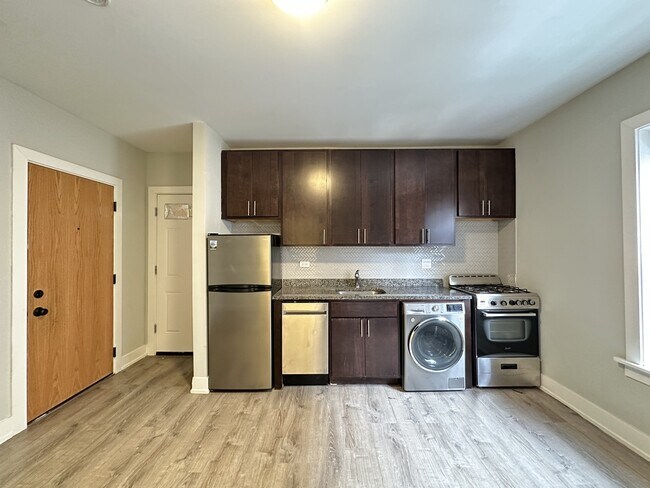 Building Photo - 434.5 W Belden Ave