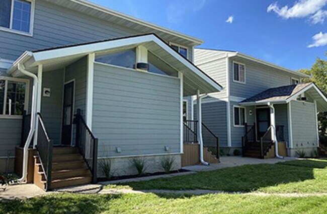 Primary Photo - 1083 18th Ave SE