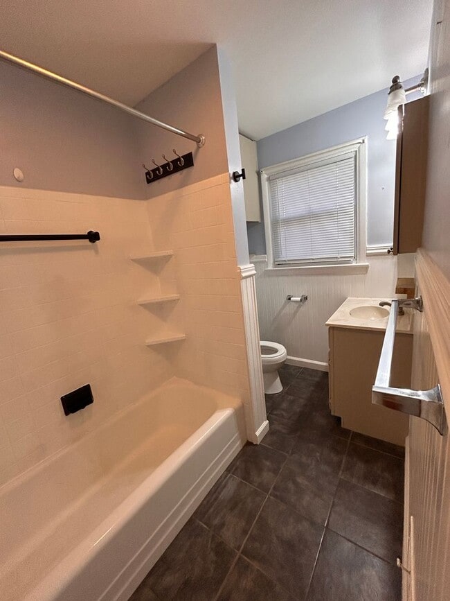 Building Photo - 3 Bed 1.5 Bath Home