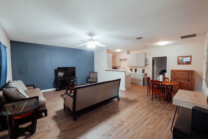 Building Photo - 10201 Shane Dr