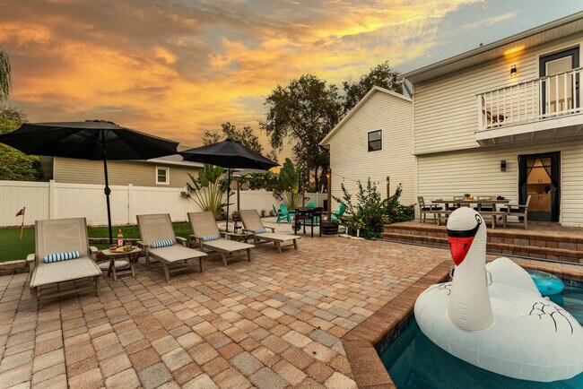 Building Photo - 12833 Poinsettia Ave