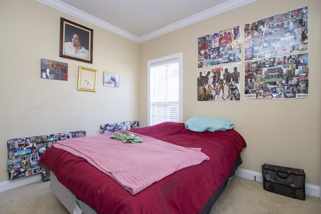 Building Photo - Exquisitely Maintained Home in the Coveted Goldsmith - Schiffman/ Hsv High school