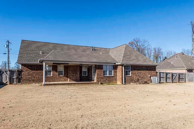 Building Photo - 443 Beverly Dr