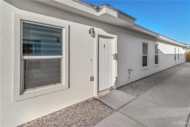 Building Photo - 20 Emerald N Ave