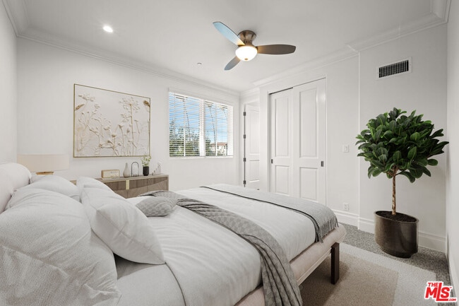 Building Photo - 816 S Catalina Ave