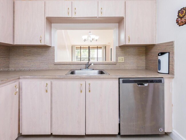 Building Photo - 11202 Taft St