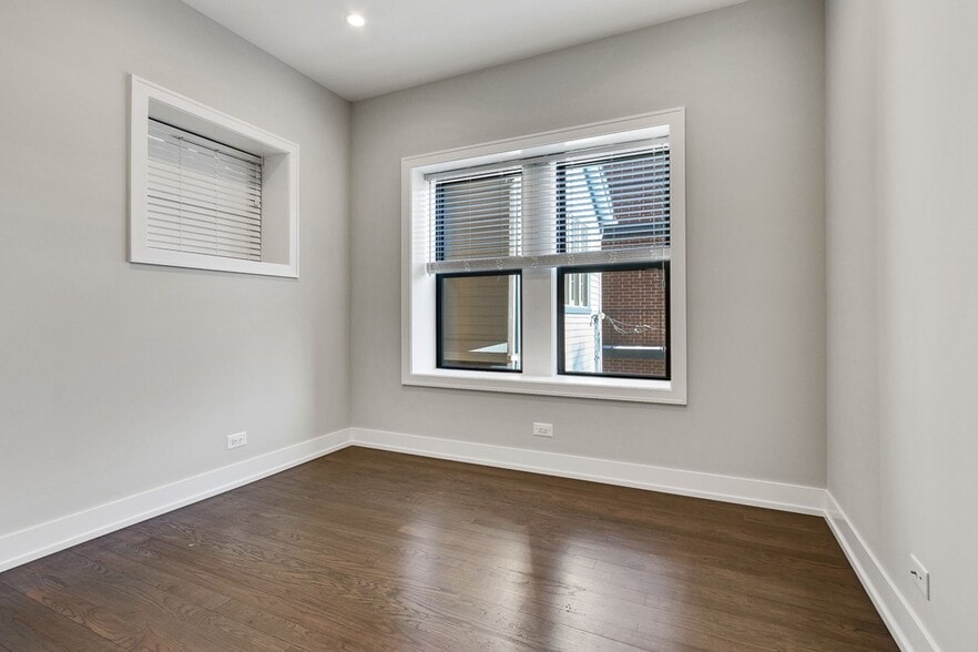 Building Photo - 853 W Lill Ave