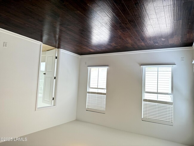Building Photo - 17 Riversbridge Ct