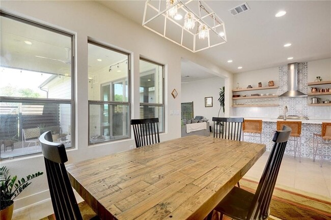 Building Photo - 1508 Arcilla St