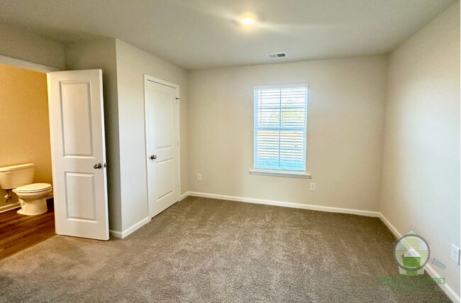 Building Photo - 26 English Ct