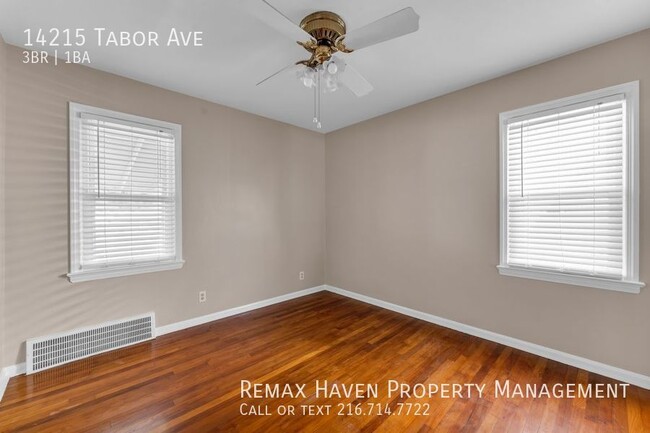 Building Photo - 14215 Tabor Ave, Maple Heights- Spacious 3...