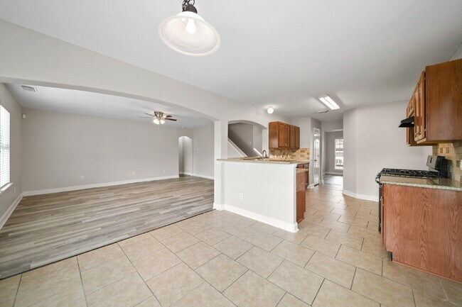 Building Photo - Spacious 4-Bedroom Home in Winfield Lakes