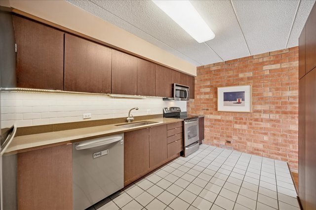 Building Photo - 630 Vernon Ave