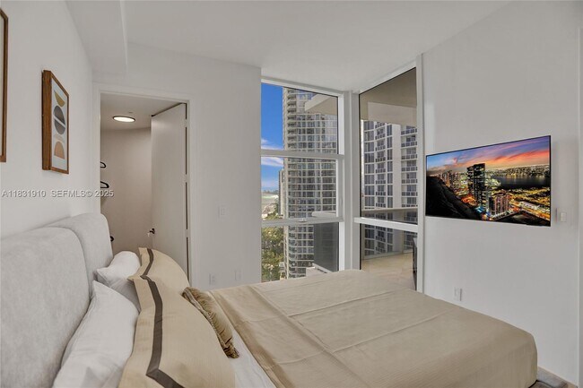 Building Photo - 18101 Collins Ave