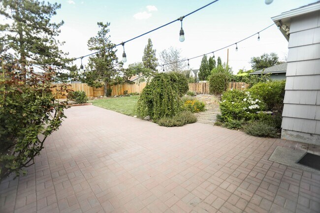 Building Photo - NEWLY LISTED $2,600 PER MONTH - GORGEOUS 3...