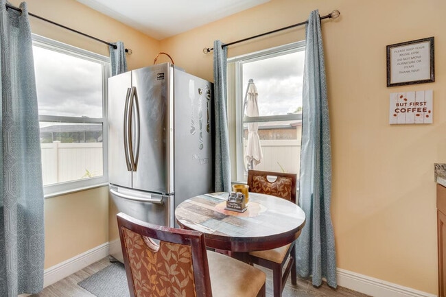 Building Photo - 7232 Lazy Hill Dr