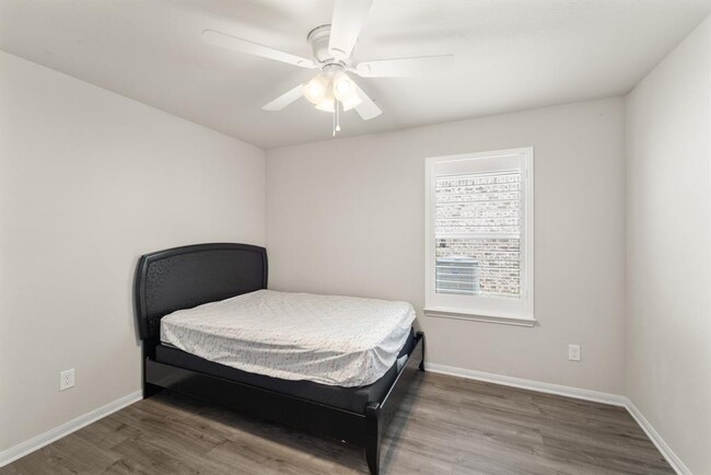 Building Photo - 15603 Eastern Meadowlark Wy