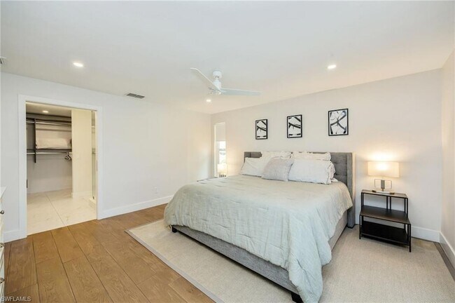 Building Photo - 409 Cypress Way E