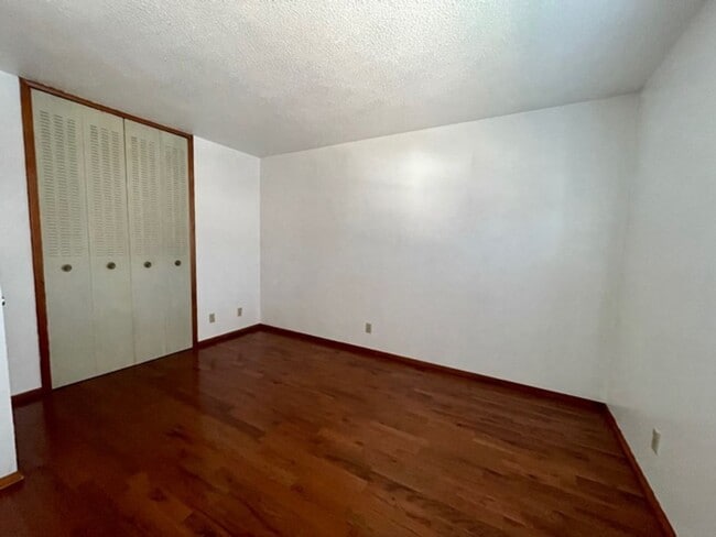 Building Photo - cd7