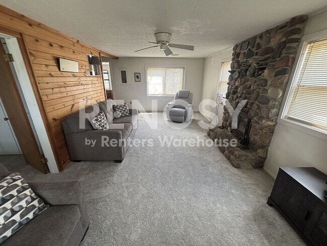 Building Photo - 3 Bedroom 1 Bath Single Family Home in Isle