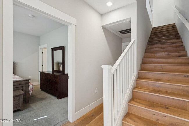 Building Photo - 1400 E Bethany Home Rd