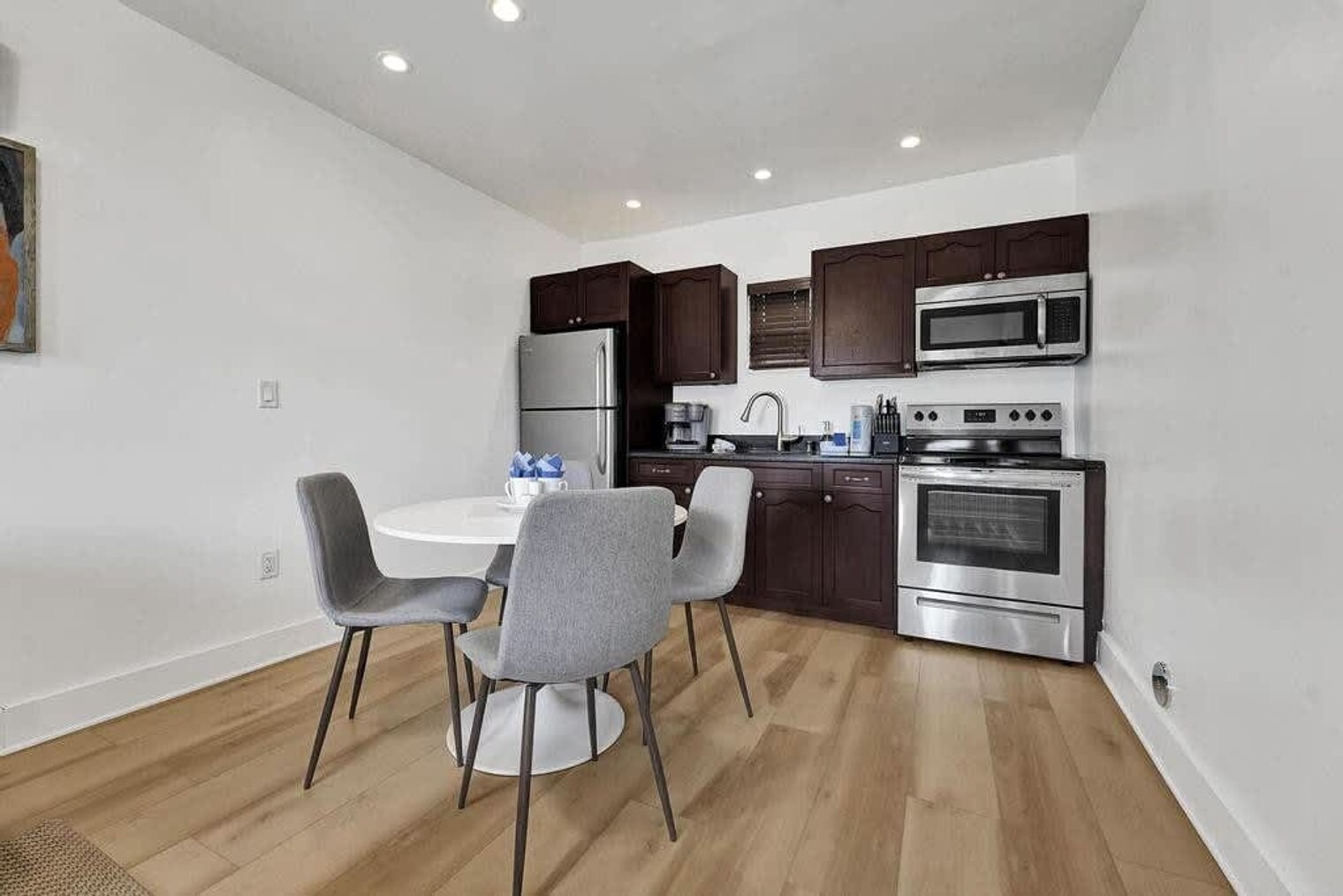 Building Photo - 333 Walnut St