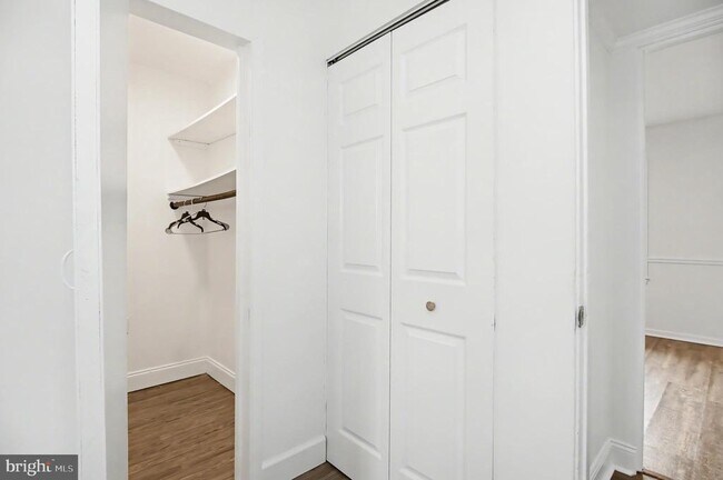 Building Photo - 312 E Gordon St