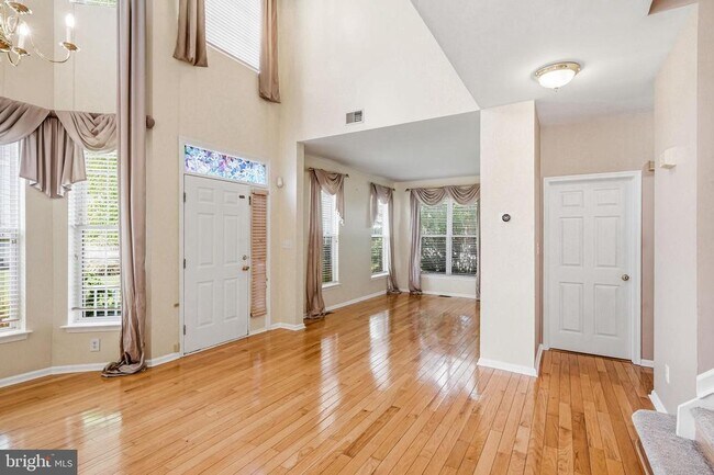 Building Photo - 445 Tuvira Ln