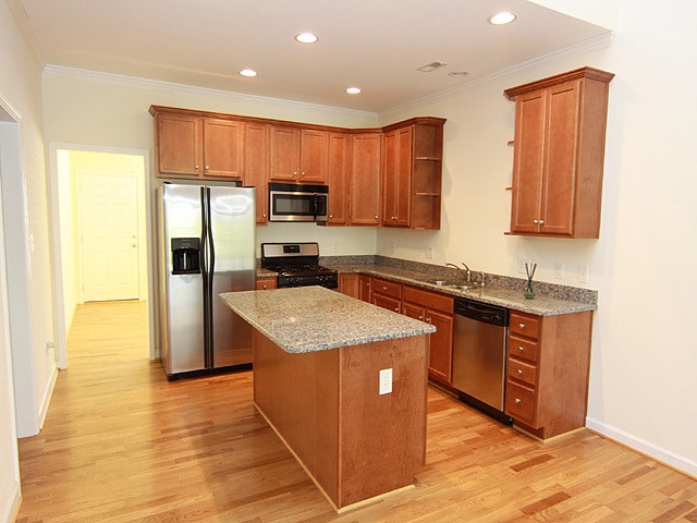 Building Photo - Spacious End Unit Townhome Convenient to Brier Creek!