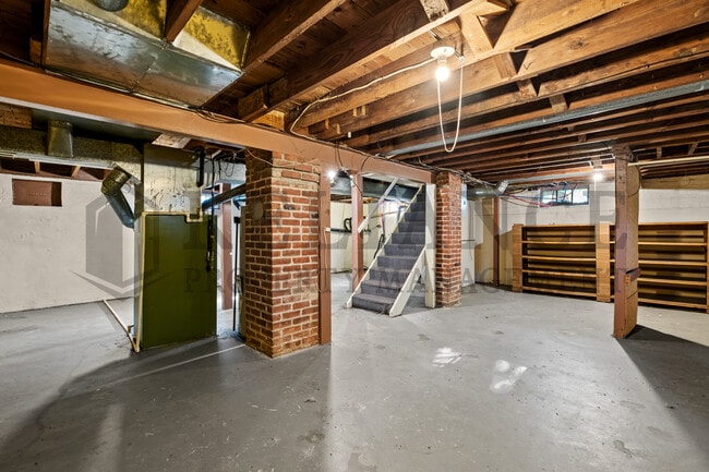 Building Photo - 216 S Meridian Ave