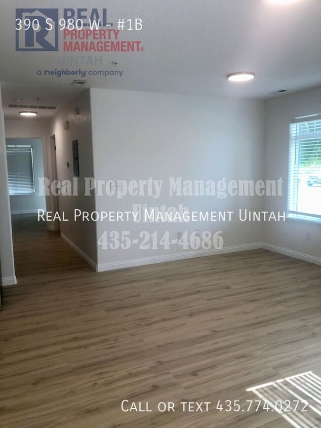 Building Photo - 390 980