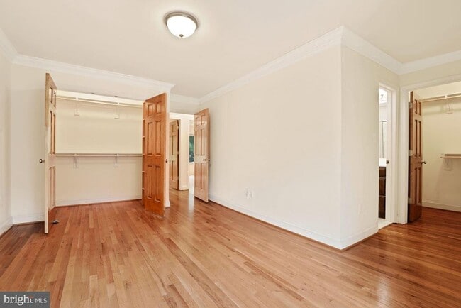 Building Photo - 2057 Golf Course Dr