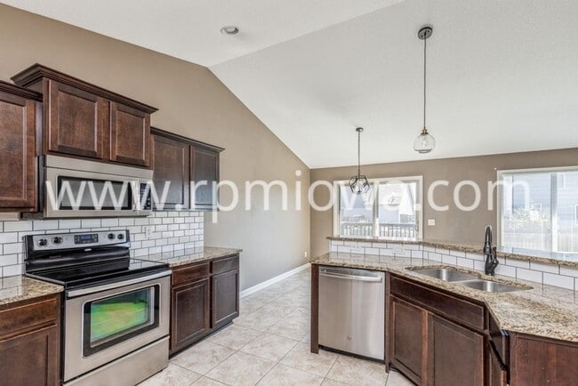 Building Photo - NORTH ANKENY HOME!! 4 Bedroom, 2.5 Bathroom Home