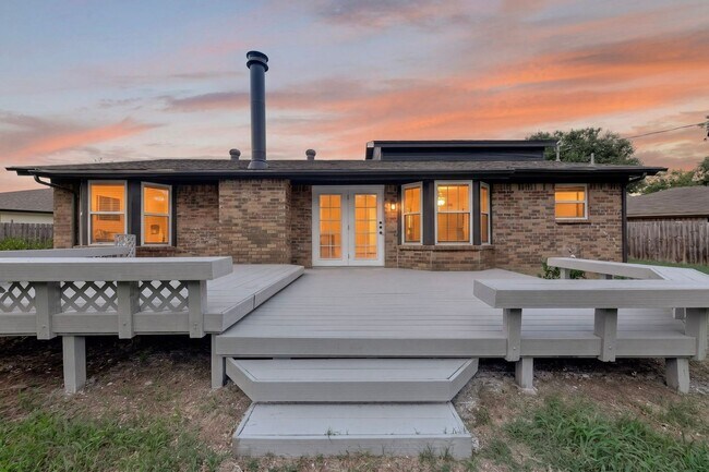 Building Photo - Newly Renovated Home In Watauga Ready To Be Yours!!!!