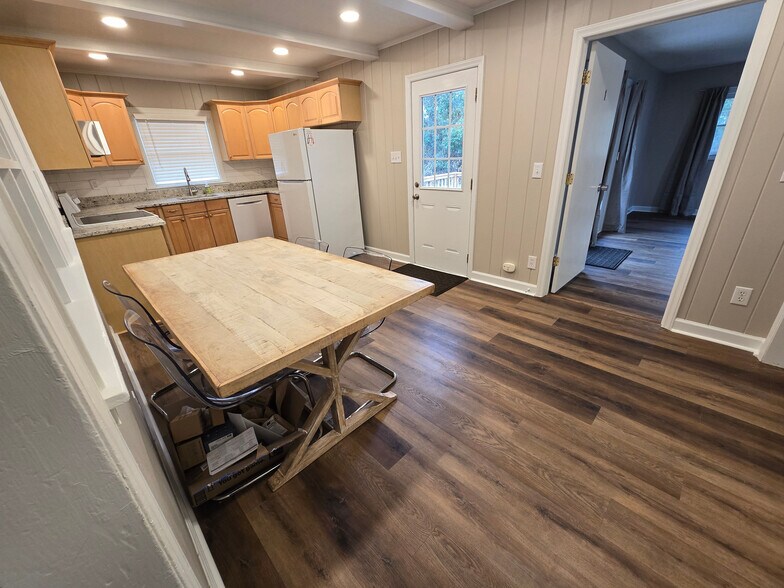 Building Photo - Room in Single Family Home on Lucky Ct